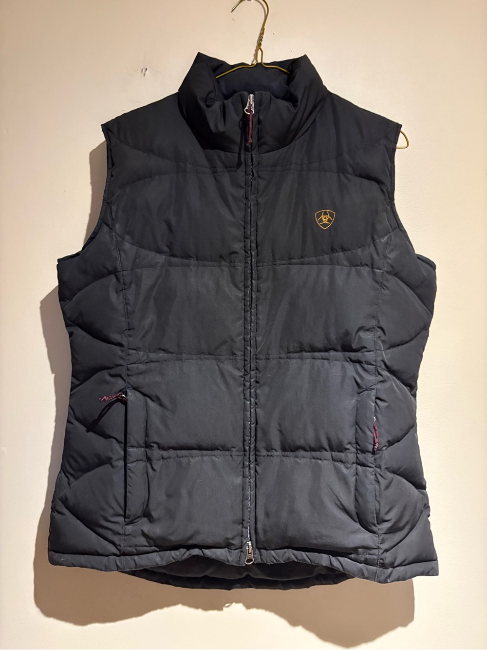 Ariat Goose Down Puffer Vest Well Loved Medium? Black Red Western Country